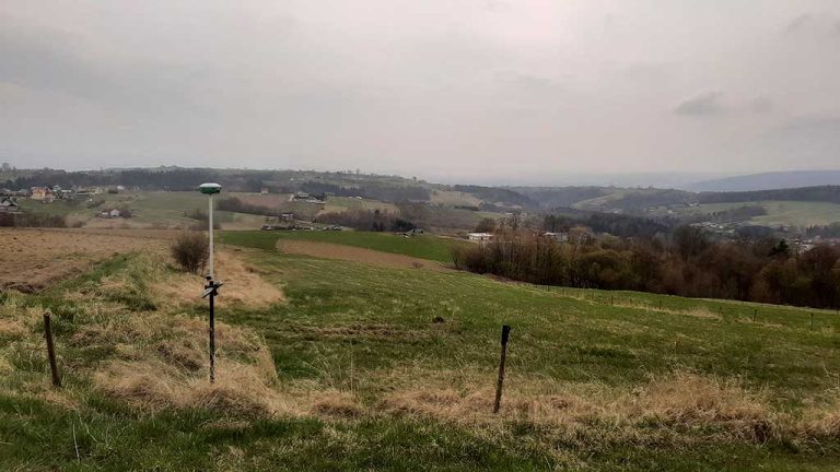 Read more about the article Podział działki na dwie części – jak to zrobić?